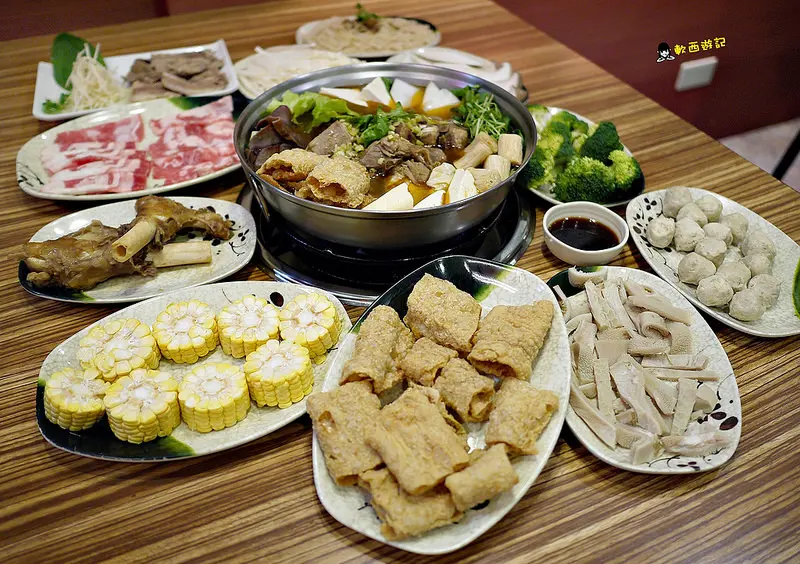 [食記]台北南京三民站 山羊城全羊館羊肉爐(松山健康店) 高CP值平價羊肉爐 料多味美 消夜好選擇 鍋物/火鍋/消夜 食慾之秋/冬令進補來吃熱騰騰羊肉爐吧~ 紅燒羊/蔬菜羊  南京三民站餐廳/南京三民