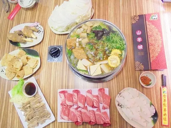 台北羊肉爐推薦|山羊城全羊館羊肉爐-松山健康店 紅燒羊肉鍋 超嫩羊三層 安格斯翼板牛 羊腳筋 松山美食推薦 捷運美食 捷運南京三民站