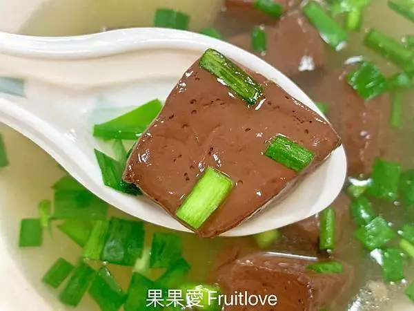 台中豐原必吃在地美食　鮮香滑嫩的豬血，Ｑ彈脆口的粉腸　還有鹹香不油膩的炒麵　  絡繹不絕的人潮　早午餐幸福美食　康康豬豬血湯　親子寵物友善　毛孩不限大小最少牽繩即可