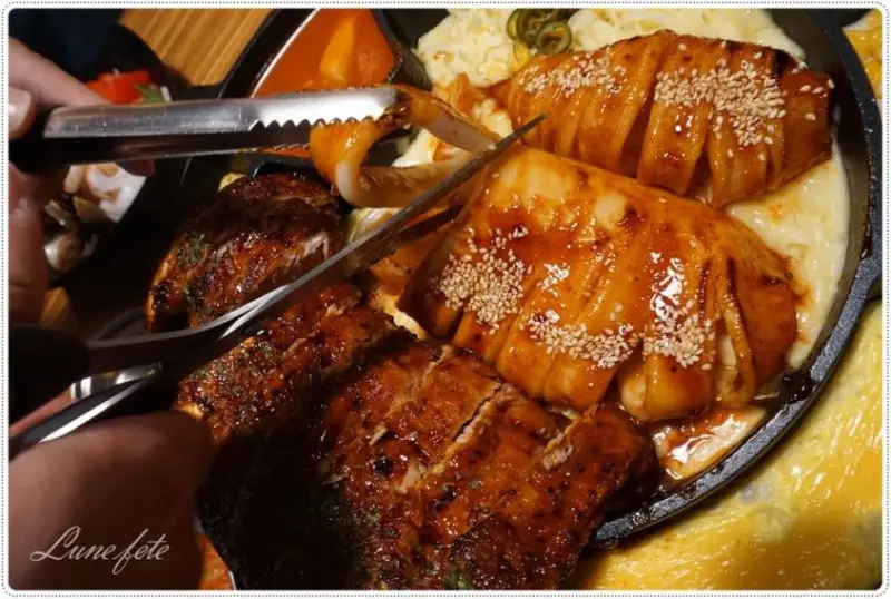 [東區美食推薦]韓國排隊店超罪惡美食詹姆仕起司豬肋排!不用望洋興歎了...現在台北捷運忠孝敦化站就能吃得到!台灣獨賣秘製板烤花枝搭上宋仲基代言芒果啤酒...你說誰下班還想回家啊?! 快往無敵罪惡的美食