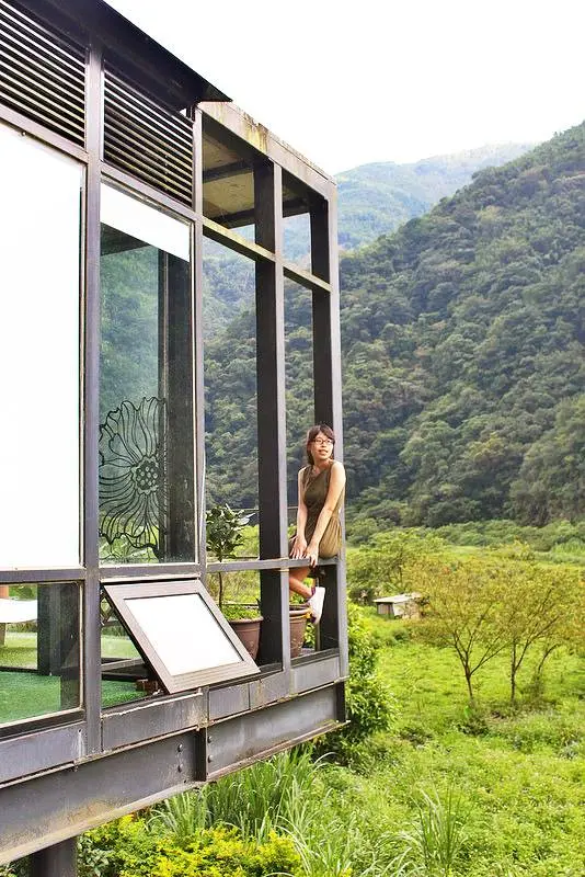 ☞新竹美食☜Z CAFE。景觀民宿。咖啡餐廳。IG風潮來襲。山中的美麗透明屋，近360度的美景映入眼簾，各個小角落都充滿了創意巧思，就讓我這樣輕鬆地感受大自然的氣息吧