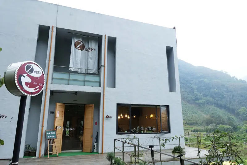 【景觀餐廳】Z CAFE，新竹尖石鄉民宿景觀咖啡廳，山林中的玻璃屋，近內灣老街，寵物友善餐廳，出遊好選擇