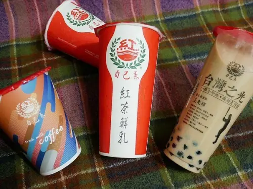 自己來紅茶鮮乳 逢甲店-台中逢甲飲品  自己動手裝飲料  不只可以混搭迸出新滋味  也能調到自己最喜歡的溫度              