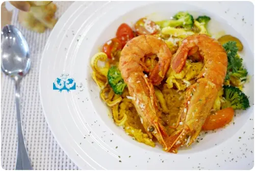 【台中.西屯】雙門洞義式美食咖啡館。全台第一間毛小孩和霹靂布袋戲木偶的雙主題餐廳，備有毛小孩餐點的友善環境