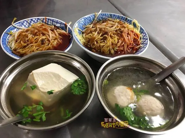 台中中區美食早餐推薦》阿坤麵菜單價位大公開！讓人一吃成主顧ㄟ古早味~台中公園必吃美食小吃餐廳推薦。