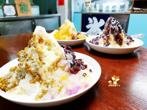 台中西區 │ 郭冰 四十幾年老字號傳統冰店 挫冰 果汁 豆花 樣樣都有 三十幾種配料任意搭夏天來這就對了