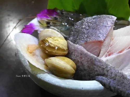 竹南 -- 連紀乞丐皇帝鍋 湯頭就很棒且CP值爆表的老店