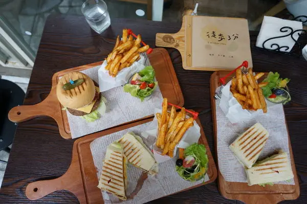 徒步3分.小食光-中山/雙連站平價鄉村早午餐.小推車裝薯條好童趣阿!