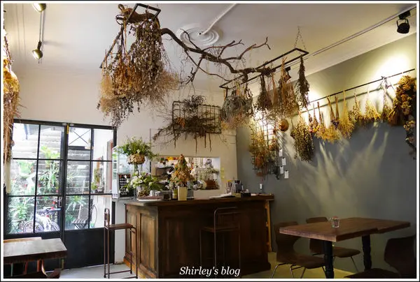 捷運科技大樓站 ‧ 黑鳶~花店.咖啡廳.雜貨專賣店(花疫室二店)