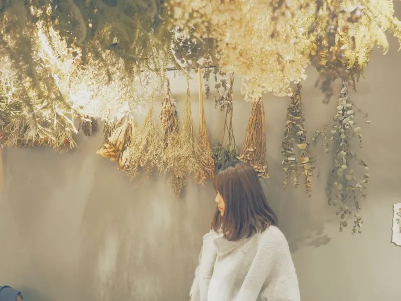 黑鳶．花疫室二店｜女神系唯美咖啡館/IG熱門打卡乾燥花不限時cafe店/美女與野獸玫瑰花/台北大安區捷運科技大樓站(附菜單)