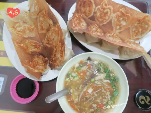 [南崁菜鳥覓食記] 元寶鍋貼~美麗雪花脆皮，拳頭大鍋貼內餡肉汁看的到