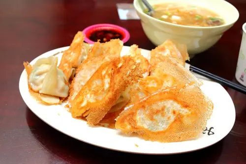 [桃園南崁] 大個頭湯汁滿溢羽翼煎餃，薄脆酥皮超涮嘴！ 元寶鍋貼