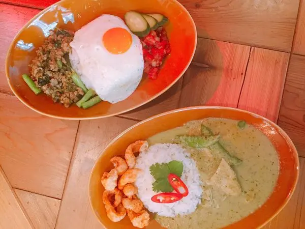 民生社區✿BEAN&BEATS✿咖啡廳/黑膠唱片行，富錦街上 不一樣的咖啡廳享受~