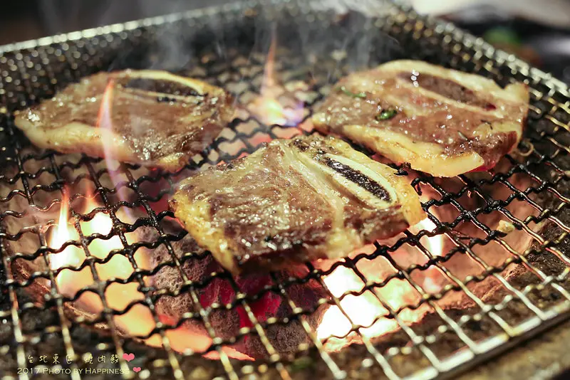 【台北大安_忠孝敦化站】燒肉殿 ♥ 東區燒烤吃到飽，燒肉海鮮燒烤盡情大口吃到飽，還有啤酒無限暢飲！工業風格燒烤，東區美食餐廳推薦，朋友同事聚餐，忠孝敦化站與忠孝復興站捷運周邊美食，有WIFI提供 ♥