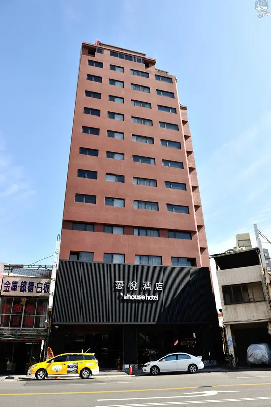 [台中住宿]鬧區中矗立，低調夜店風格，讓人住的自在的薆悅酒店inhouse hotel台中館