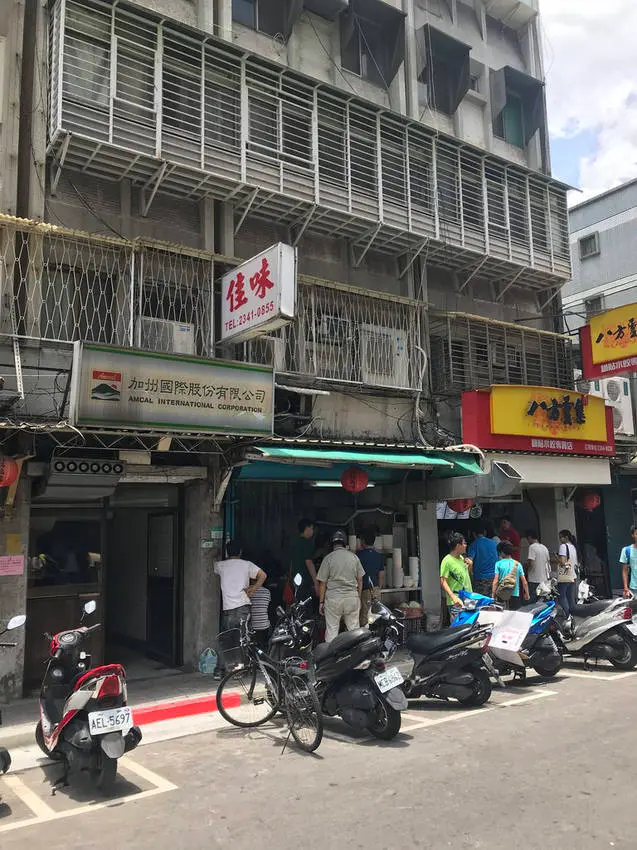 (善導寺)全台最好吃榨菜肉絲排骨麵 辣椒又香又提味 帶骨肉排多汁鮮嫩 -佳味排骨麵(4訪)