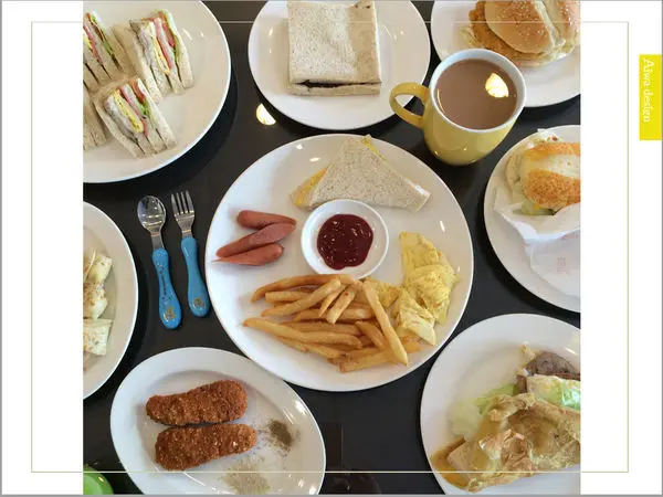 【新竹美食週記】大學生最愛早午餐《品味煮藝》吐司麵包柔軟美味，用料豐盛，讓我們吃得健康又開心。靠近新竹新豐車站