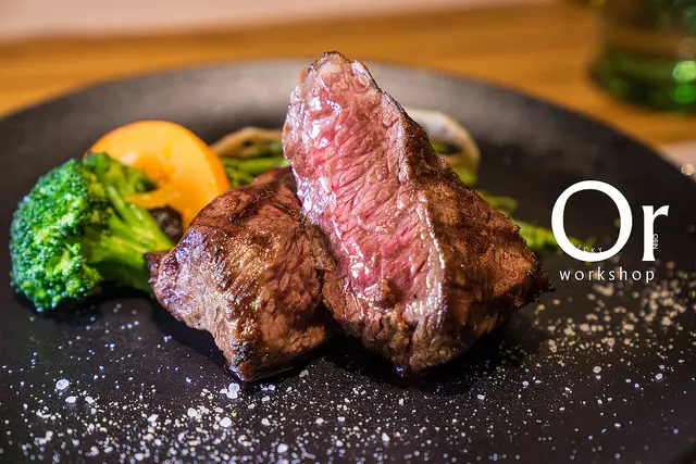 [台北京站|食記]饗食天堂集團全新西餐品牌，高品質中價位排餐套餐，推薦厚切牛排鮮嫩多汁，節目慶生-朵頤排餐館Doricious (京站店)