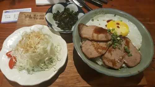 食尚小咪 ♥ 【台北市忠孝新生站○特有種商行Realguts Cafe 濃郁電影風味咖啡廳 隱身於巷弄神秘小屋 推薦台北必來咖啡店之一】 