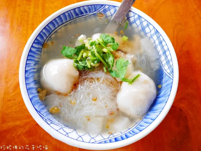 【台北-大同區】「老阿伯魷魚羹」清甜的羹湯與香酥脆的油蔥令人回味