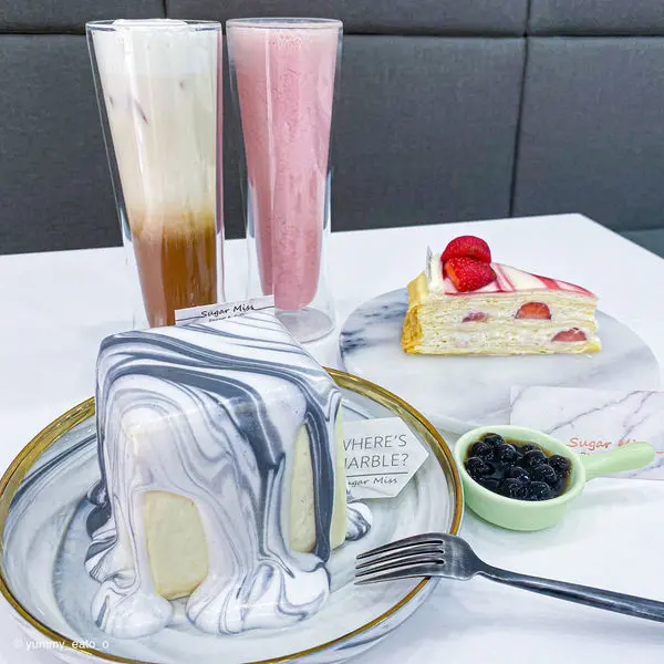 (台北國父紀念館站)Sugar Miss糖思 夢幻系大理石甜點 潔白韓系風格網美集散地 視覺味覺雙享受 爆漿熔岩豆腐岩戚風 草莓季千層蛋糕