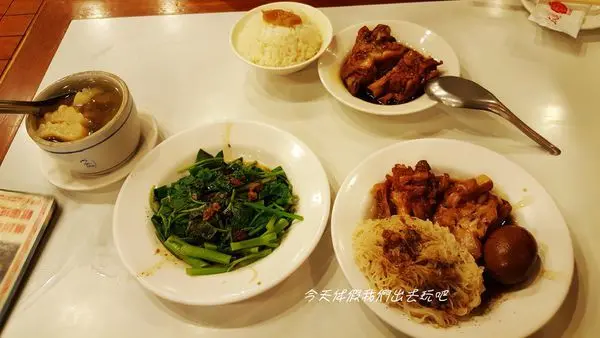 阿水獅豬腳大王。滷得透徹滷的軟中帶Q/豬腳禮盒送禮自用兩相宜。台中公園店