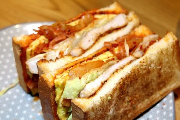 【台北橋站】天使號碳烤土司~藝術家與貨車司機的宵夜狂想曲/三重晚上營業的碳烤士司