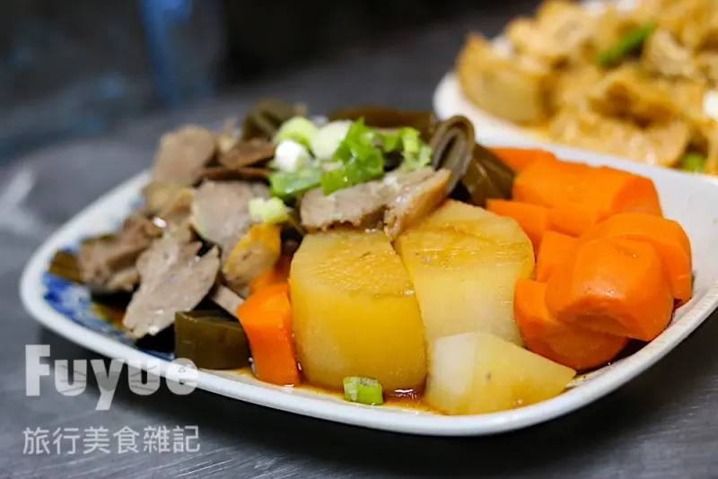 |台北松山‧食| 宵夜美食/凌晨也不怕餓肚子/老闆只睡6小時的美味小吃《東引小吃店》n訪 滿滿的滷味一不小心就會點太多/近南京三民站