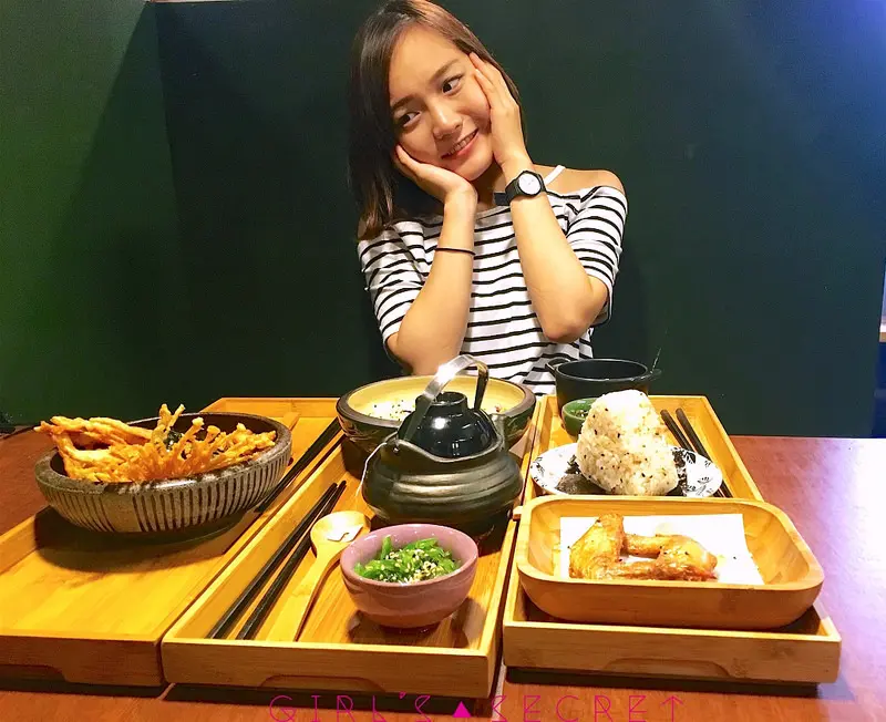 GS愛吃鬼 | 丸叄食伍。高雄後火車站平價飯糰。茶漬飯/ 無限時＋插座wifi