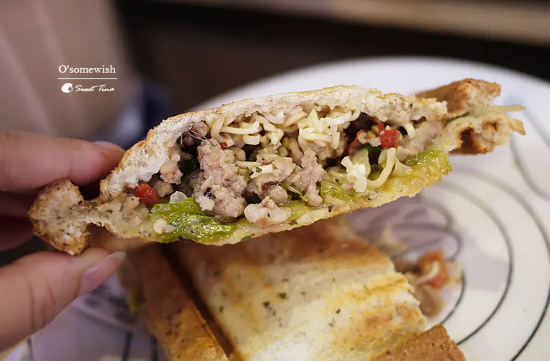 【食記．新莊】Osomewish 哦!三明治 - 創意餐點 | 卡滋打拋豬、現打果汁 ღ捷運丹鳳站．平價早午餐ღ