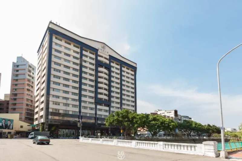 愛麗絲國際大飯店-商務、休閒；台中住宿好選擇，備有停車場，週邊商業機能佳 - 老莫 Say台南