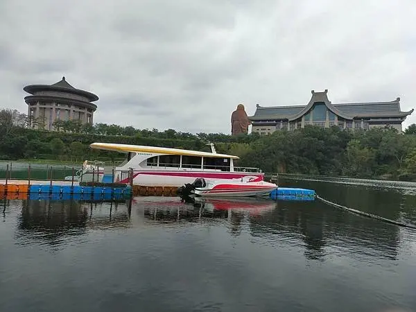 新竹峨眉~雪之湖咖啡~2樓360度無敵景觀~對望舉世最高的彌勒佛像~湖光山色盡收眼底~