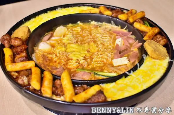 [台中西屯區美食]二訪逢甲商圈內韓式料理，全新菜色一鍋多吃的辛普森湯，份量十足阿!! -- OMAYA春川炒雞-逢甲店(台中美食推薦、韓式料理推薦、台中Omaya逢甲店、逢甲夜市美食、逢甲餐廳推薦、愛