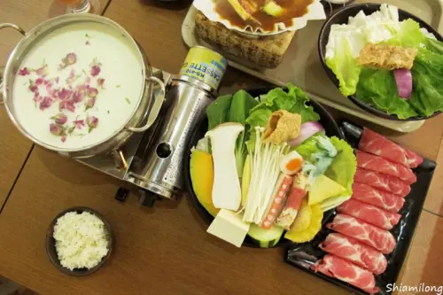 【台南】東區 ★ 時光秘境 - 在浪漫氛圍裡享受滿滿玫瑰香氣的玫瑰鮮奶鍋物