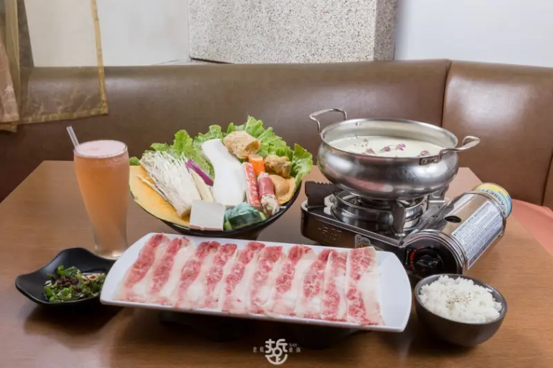 超人氣玫瑰鮮奶和牛鍋新登場!老莫教你煮出好吃的個人鍋。午餐同桌點四鍋再送下午茶組合 - 老莫 Say台南