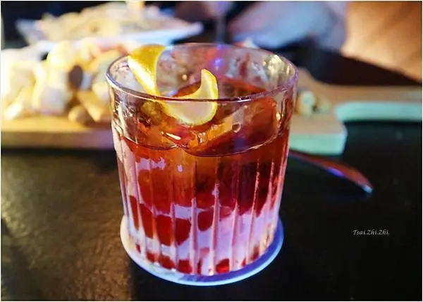 [台北中山]Nep. Lounge Bar|日系水族銀河風的神祕小酒館，比起調酒更愛火腿乳酪拼盤