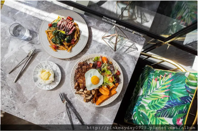 ✿台中✿ 再訪巷弄內的質感系餐廳 夢幻的落地玻璃座位真的是美翻好好拍 美味兼具水準的早午餐跟義大利麵都超推薦 ➜ Fermento發酵