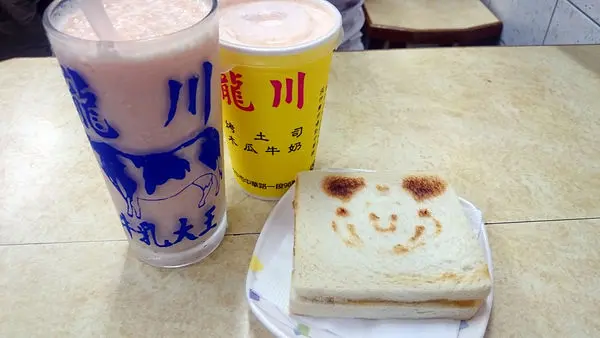 【台中食記】龍川冰菓室-自製糖水果醬的木瓜牛奶烤土司