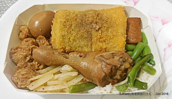 (台北捷運板南線南港站周邊美食) 「懷舊鐵道物語便當」南港店  --- 平價量多好滋味!