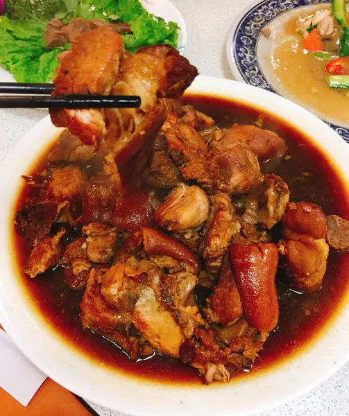 [中山區 捷運大直站］二訪！中央廣播電台的員工餐廳-永寶餐廳 假日限定十人桌菜！道地北方口味的山東燒雞！(附完整菜單Menu)