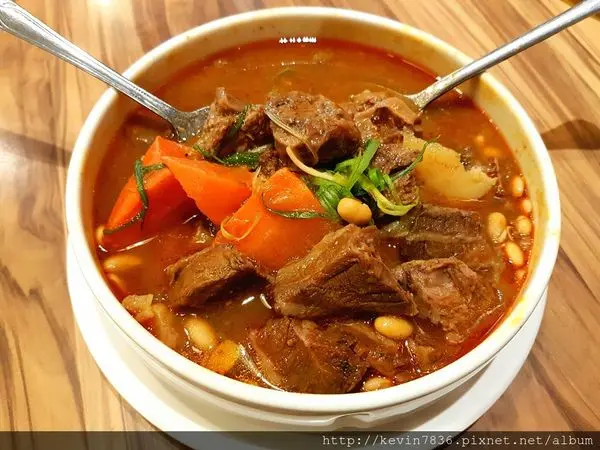 高雄美食海光二村眷村私房菜餐廳來到眷村私房料理會讓人想哼一首光陰的故事啊!道道菜色都十分有眷村味道唷!