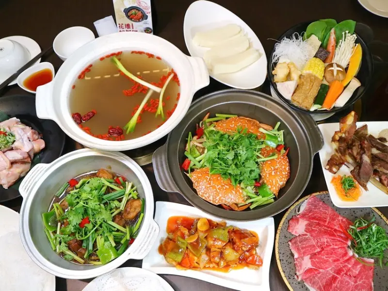 廚房有雞-中華總店：台南第一家花雕雞專賣店，正宗花雕雞.一鍋三吃/秋季限定-花雕螃蟹鍋開賣了，讓你吃到滿滿螃蟹、鮮濃海鮮味/台南聚餐餐廳推薦.台南火鍋 - 進食的巨鼠