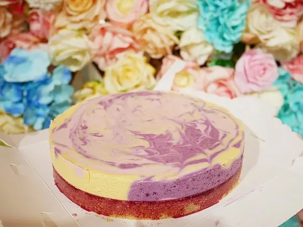 iBake 愛焙克 烘焙DIY-台南烘焙教室  聖誕節將至  除了造訪各地繽紛聖誕樹之外  也可以到台南做蛋糕  草莓聖誕老公公等著你              