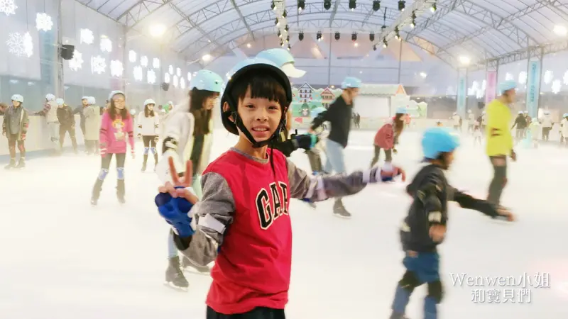 ❤彷彿冰雪奇緣冰上世界【中國信託金融園區】2017-18免費滑冰場開放囉! 