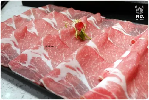 【愛評體驗團】台中.北屯︱肉魂和牛鑄鐵料理 de Meaty Spirit。前腳登入肉魂後腳就是一個吃肉的節奏，肉控者睡著都會笑的食肉天堂!!