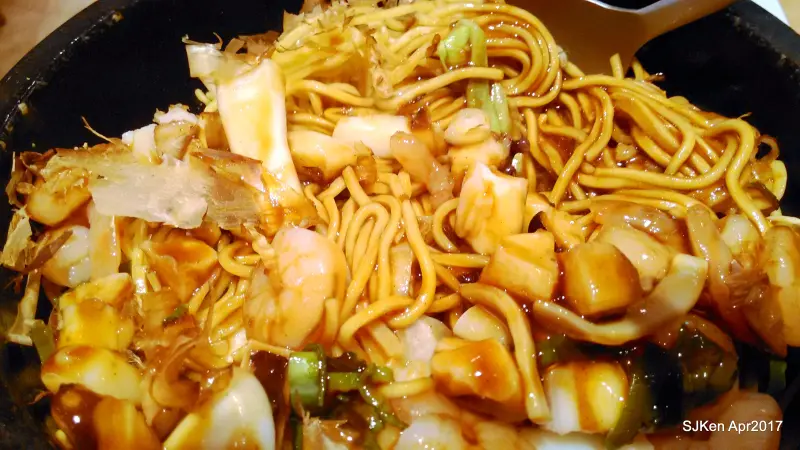 (捷運板南線南港站周邊美食)「三田製麵所」Global Mall 南港車站店 --- 「海鮮石鍋炒麵飯」 + 「雞唐揚」 