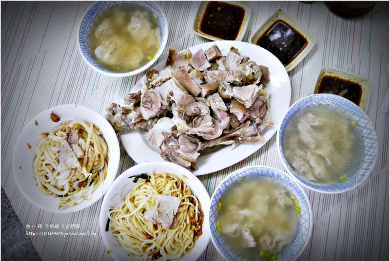 【屏東‧里港】里港文富餛飩豬腳‧滷的、烤的、炸的豬腳吃膩了嗎?!來點不同的水煮豬腳唄