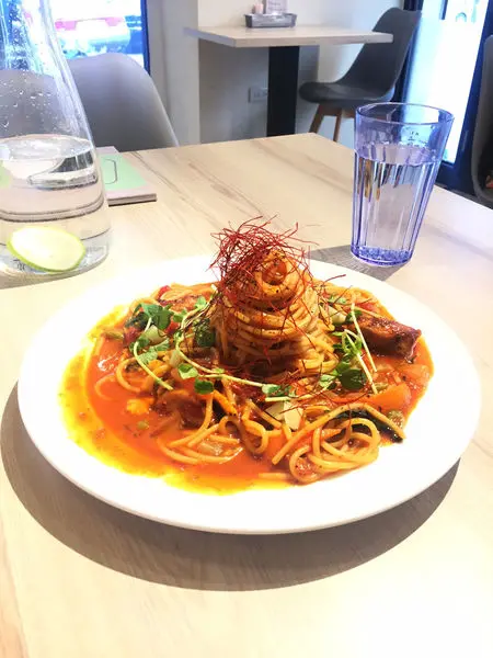 【六張犁美食】以亞喜和風洋食 市場內的溫暖小店 主餐量多價格便宜CP值高 久坐聊天好所在