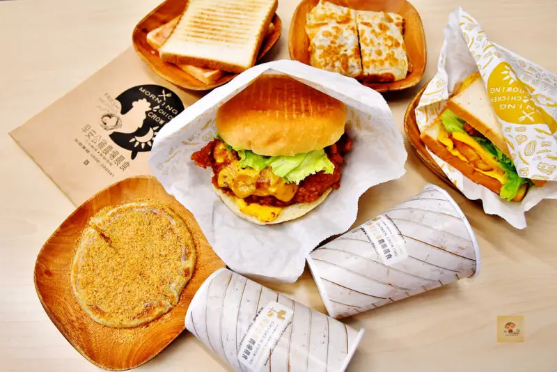 【台中美食】早安公雞農場晨食~超人氣早餐店新菜單上市，大推霸氣又好吃的雞腿排老麵堡及奶香芋頭蜜