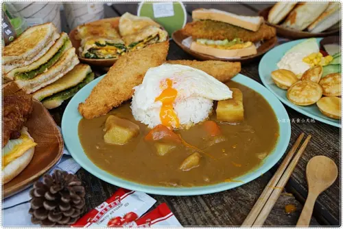 台中人氣早午餐║早安公雞新餐點強勢來襲， 咖哩控注意！大份量雙飛鏢魚排咖哩飯，絕對滿足，吃飽吃滿！